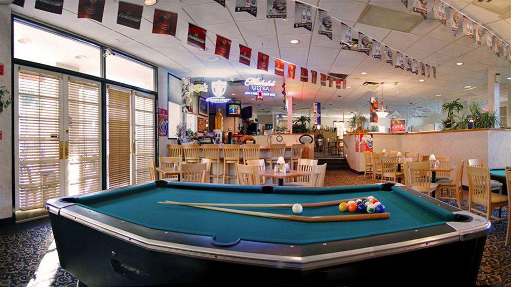 D'lins Airport Hotel Ontario